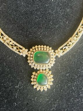 Gorgeous magnesite  crystal choker necklace with swarovski elements